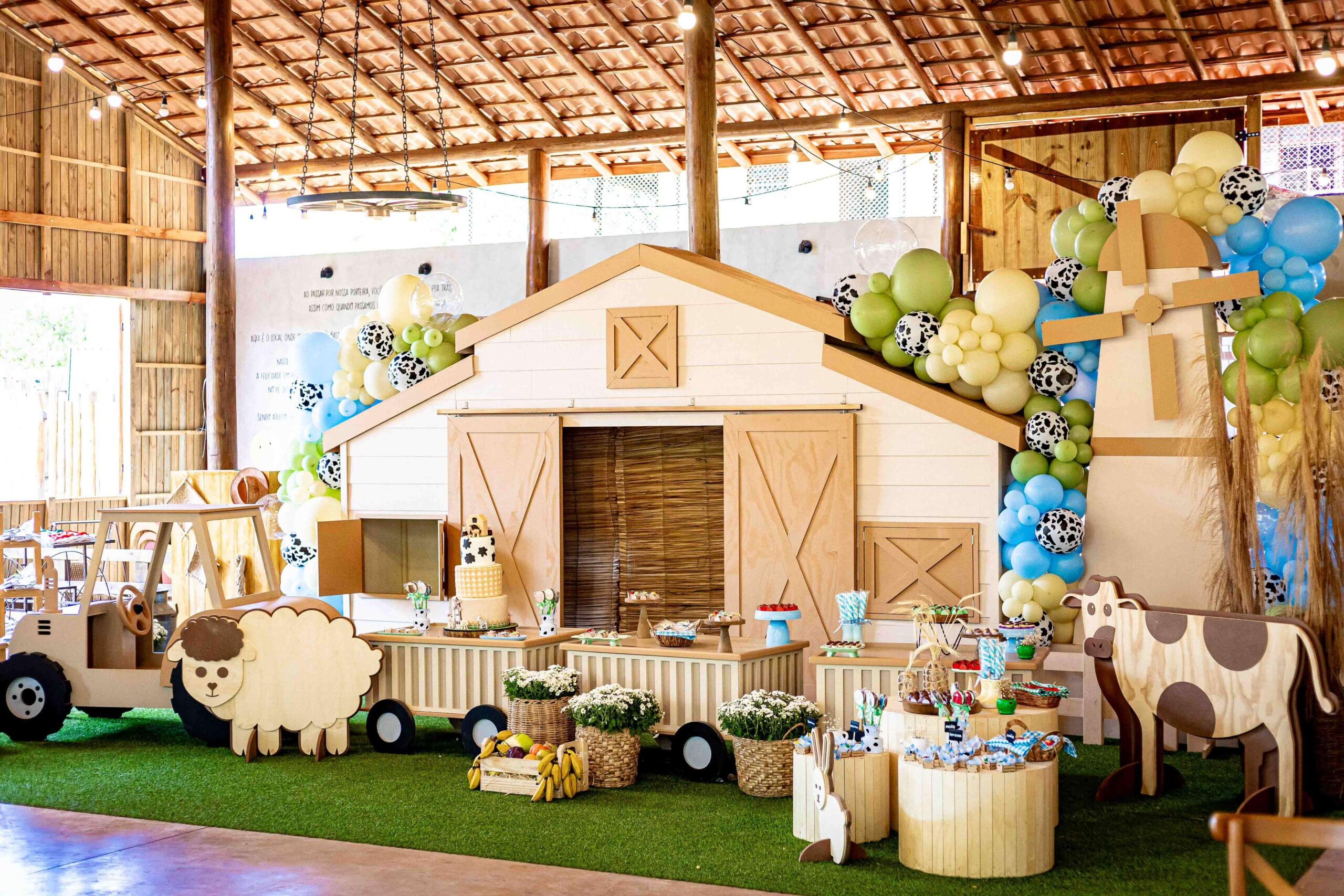 decoração fazendinha com madeira