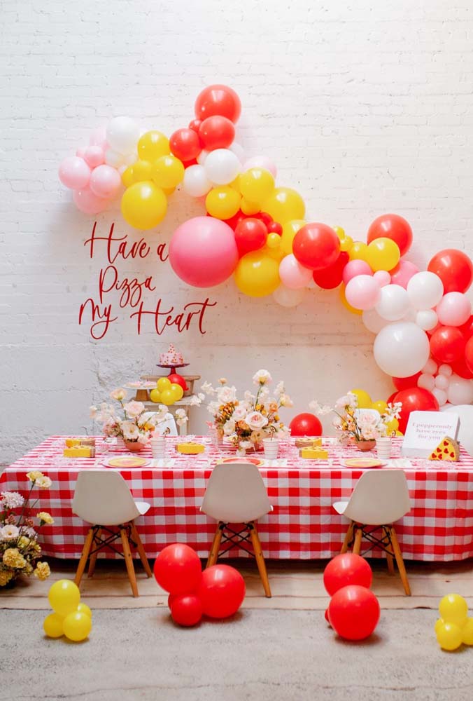 como fazer painel de balões para festa de 20 anos