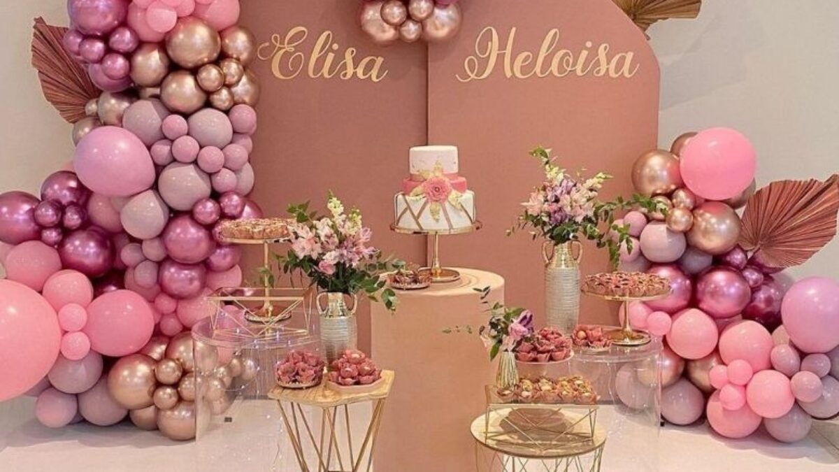 festas de 50 anos com flores tropicais