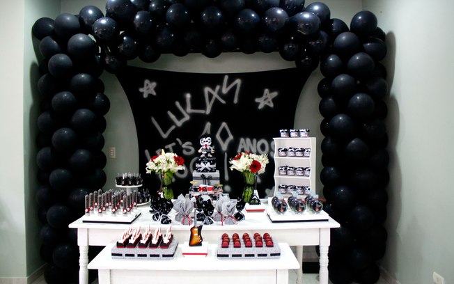 decoração festa gamer vs balada neon