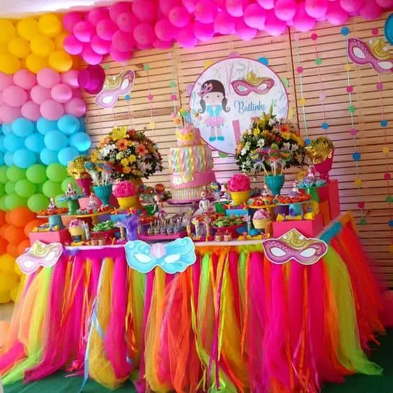 decoração festa carnaval colorida