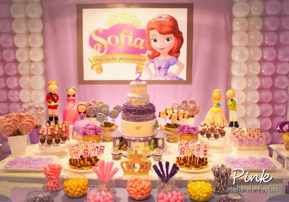 decoração festa das princesas vs festa do castelo