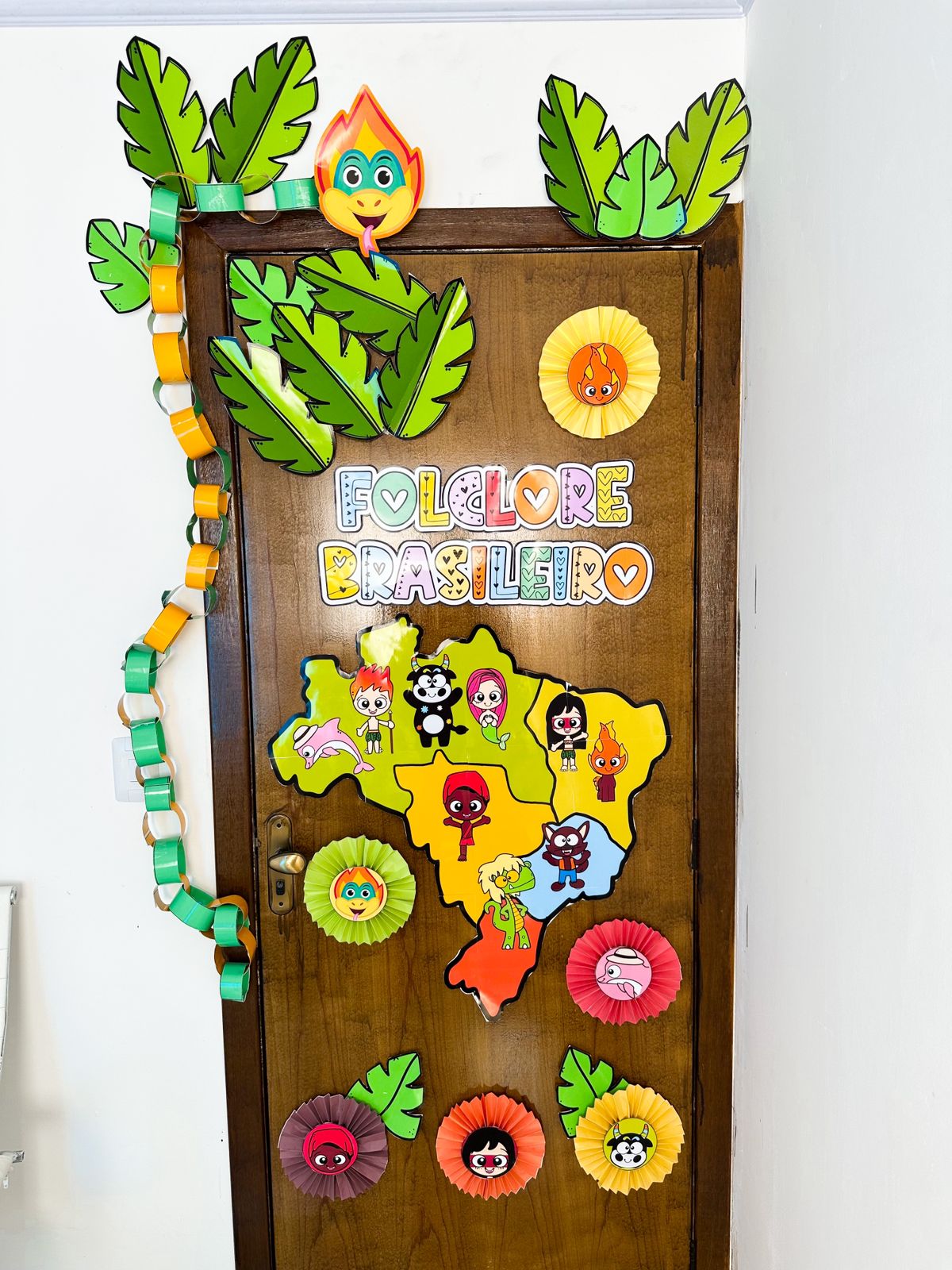 cores e elementos do folclore brasileiro na decoração