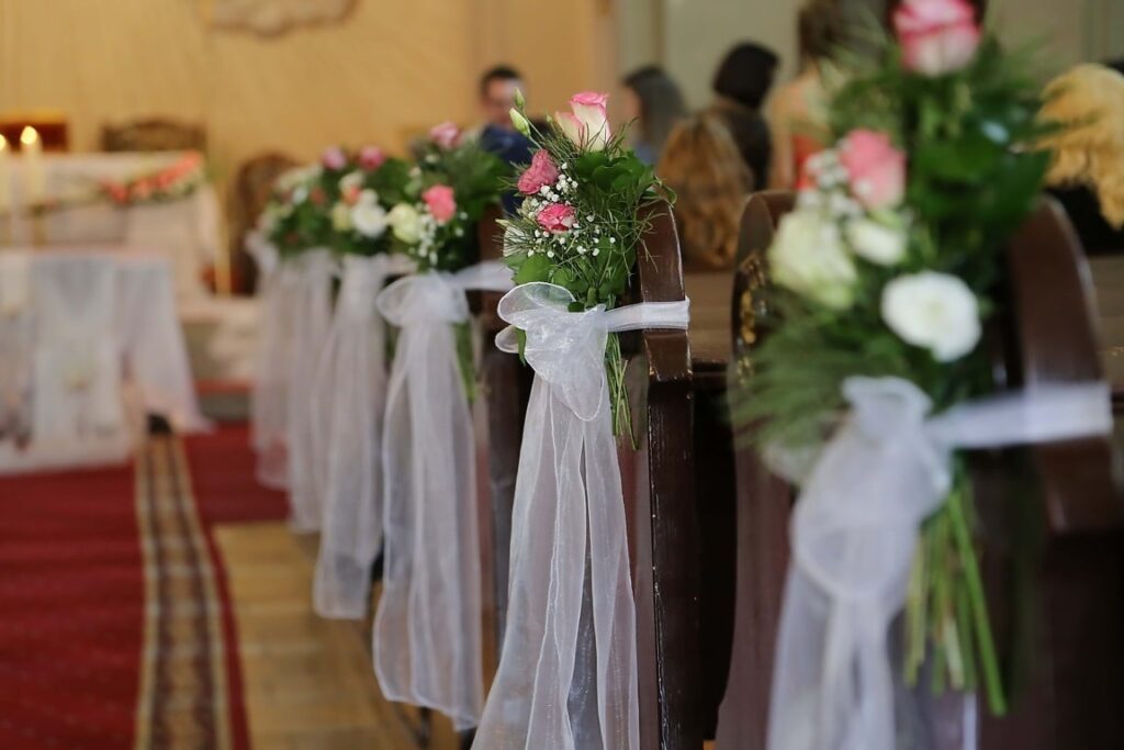 como decorar igreja casamento simples