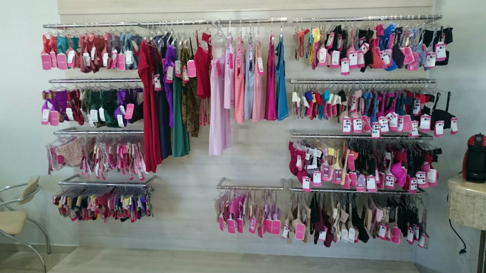 decoração loja de moda intima pequena