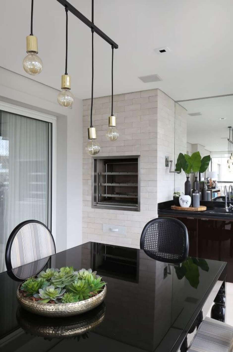 decoração sala de jantar mesa preta minimalista