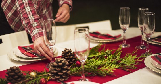 decoração mesa santa ceia clássica versus moderna
