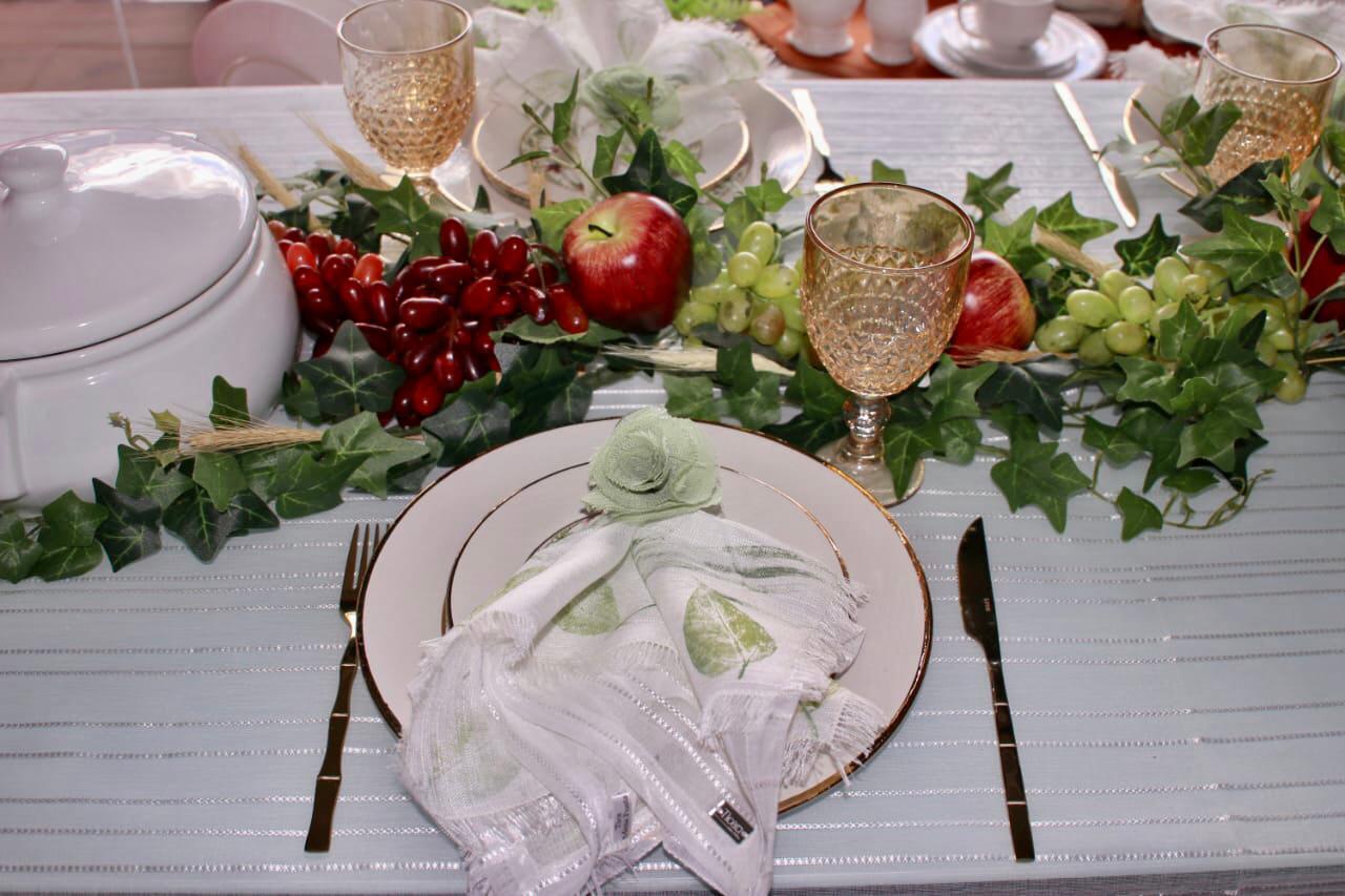 decoração mesa santa ceia clássica versus moderna