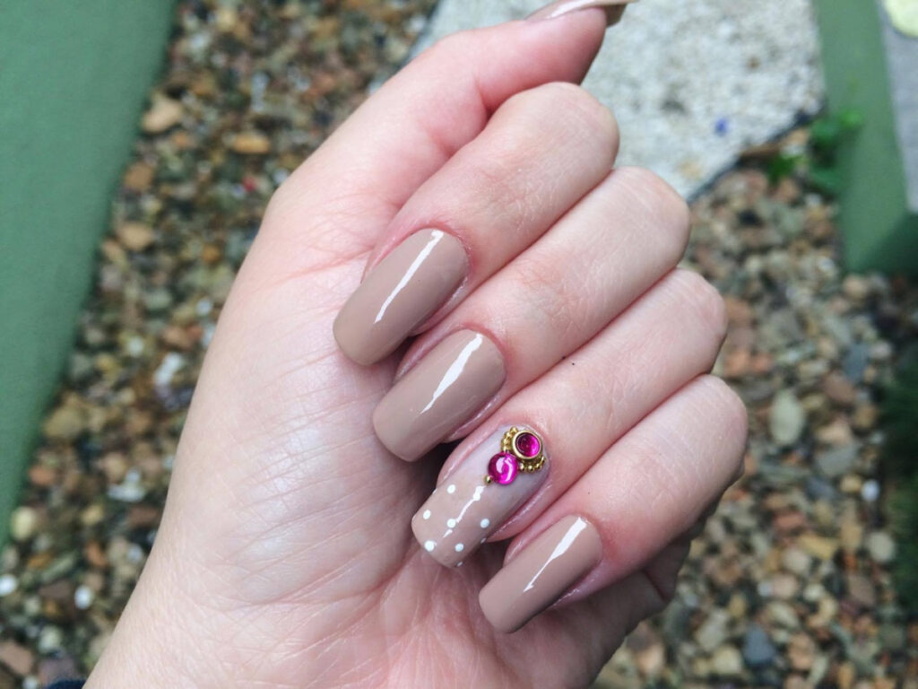 decoração nude unha