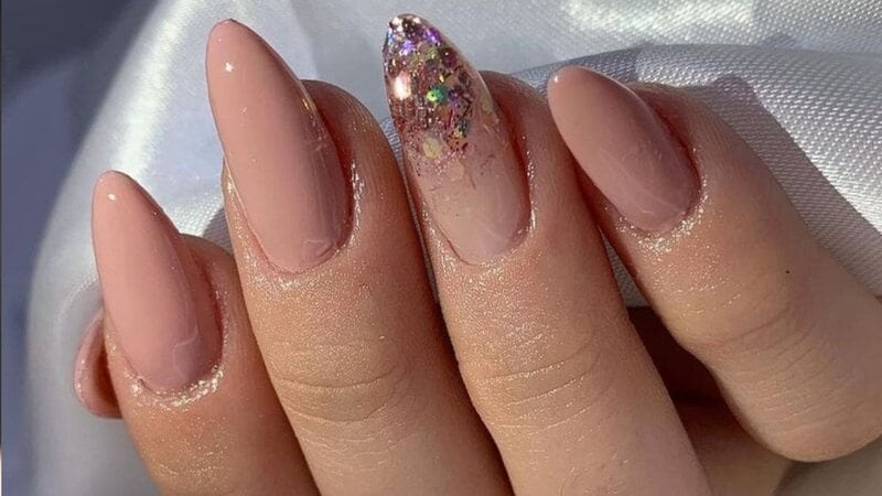 Guia completo de unhas com glitter: Do discreto ao ousado