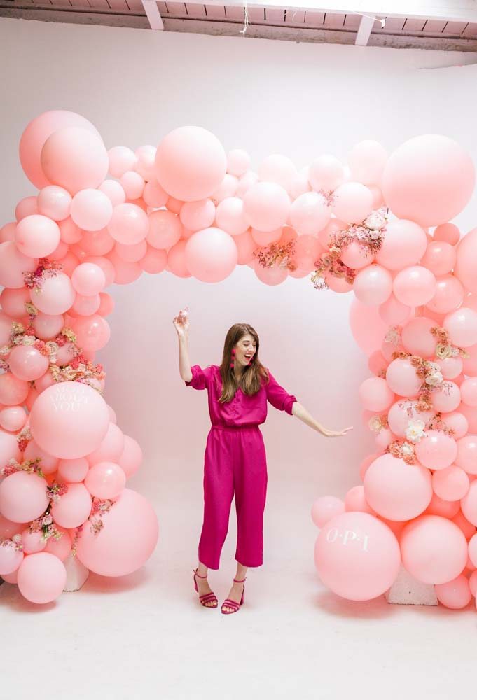 ideias criativas decoração outubro rosa com balões