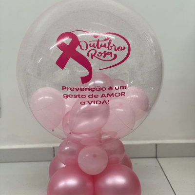 balões de látex vs balões metalizados para outubro rosa