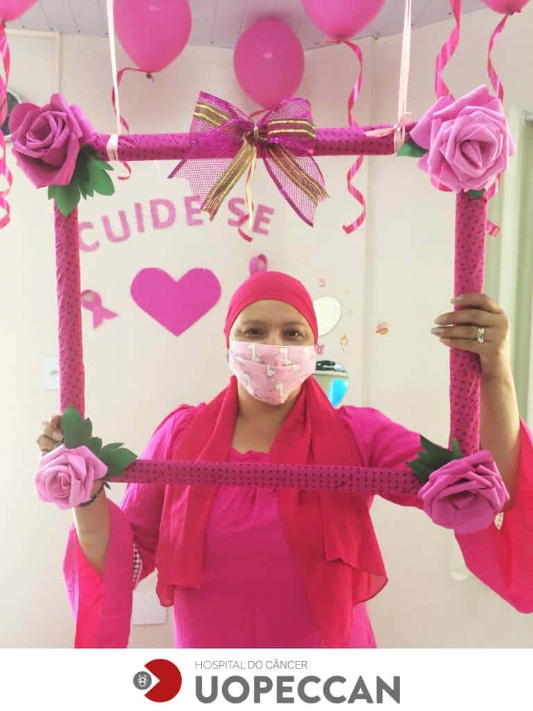 como fazer um arco de balões rosa para outubro rosa