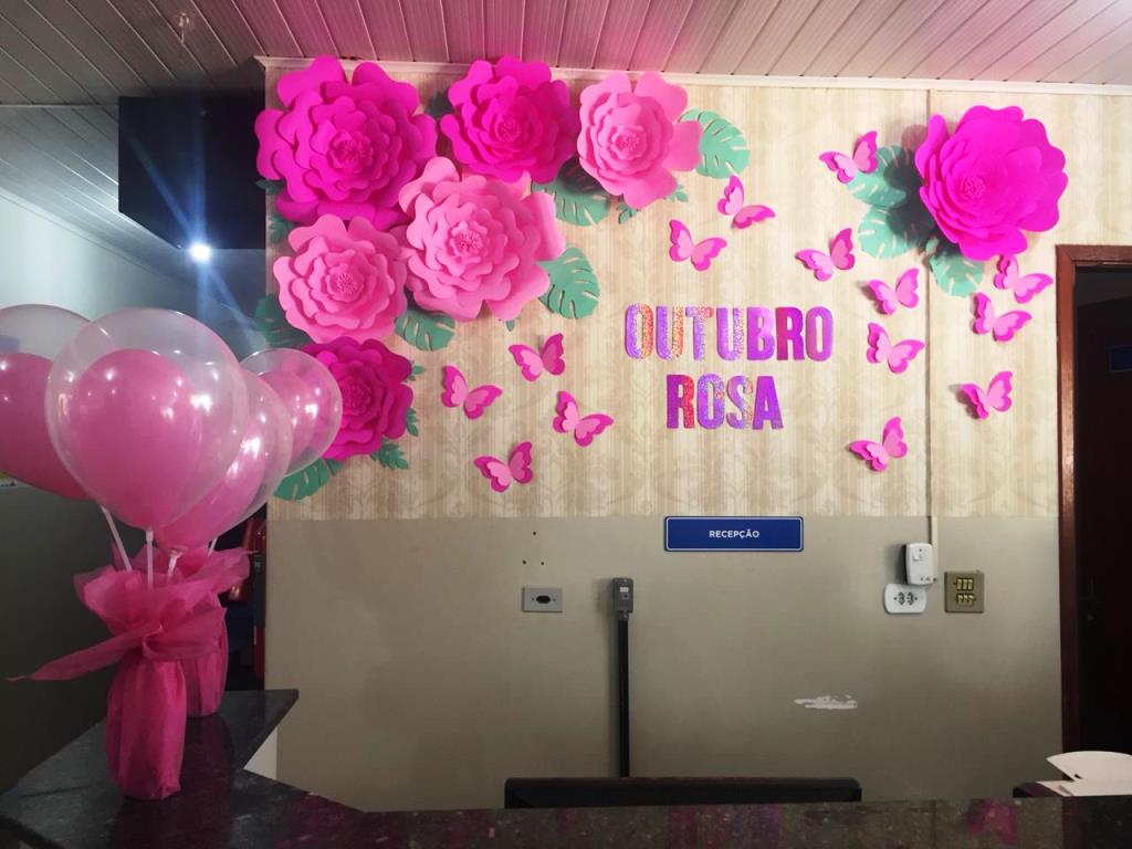 ideias criativas decoração outubro rosa com balões