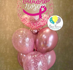 balões de látex vs balões metalizados para outubro rosa