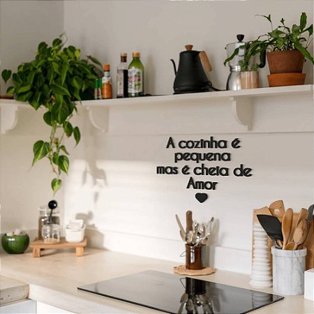 cozinha pequena com armários planejados