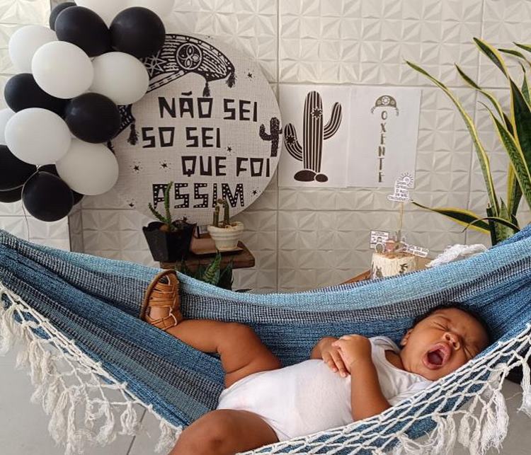 kit mesversário pronto vs. DIY qual o melhor