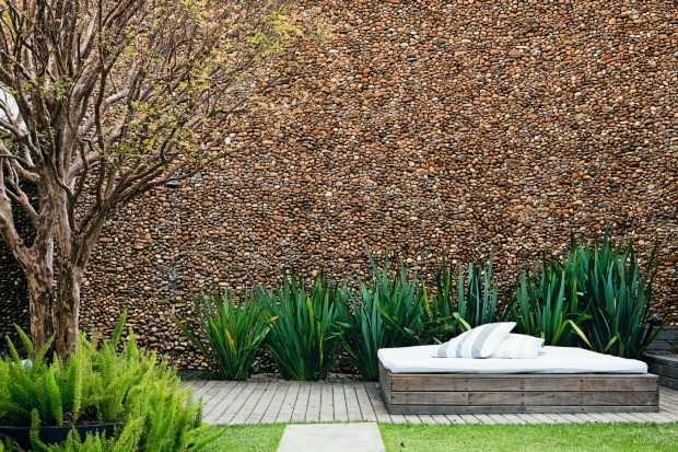 como usar pedras para decorar muro externo