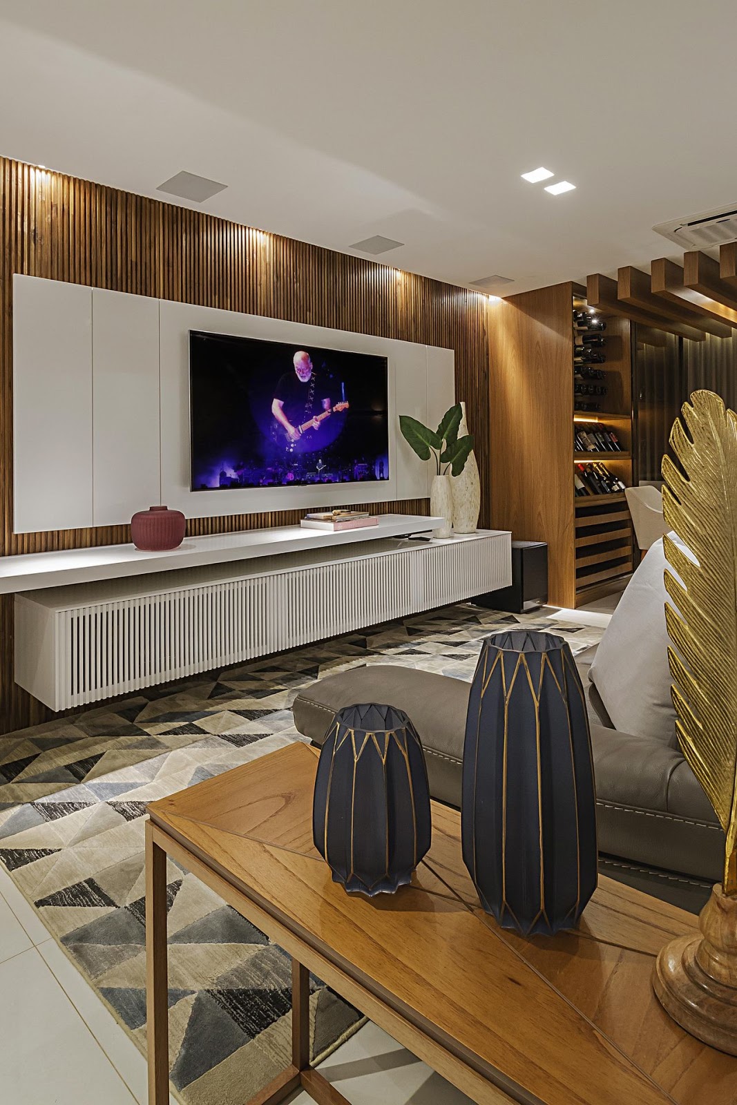 organizar fios painel tv