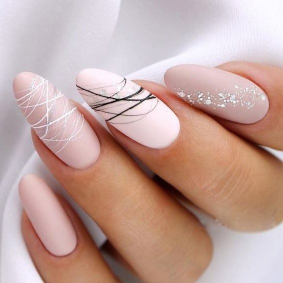 unha de gel decorada com adesivo