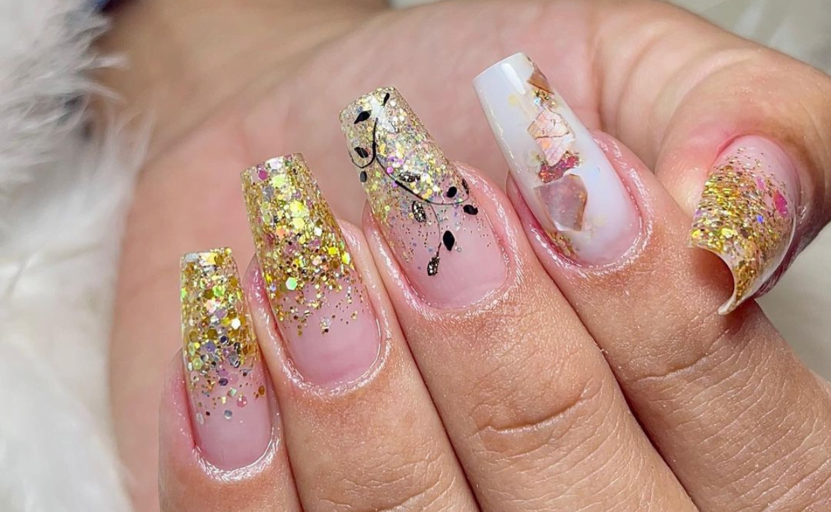 unha de gel decorada branca