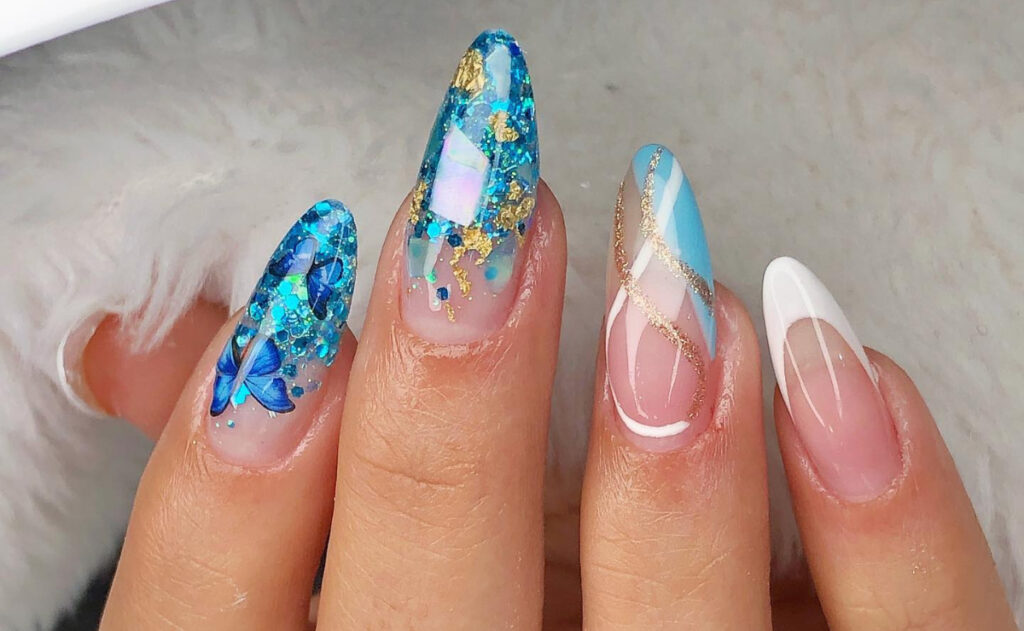 unha de gel decorada com flores