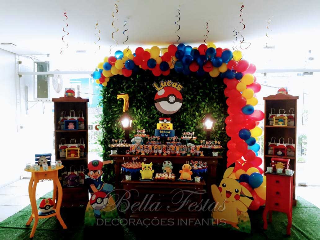 decoração pokémon com adesivos