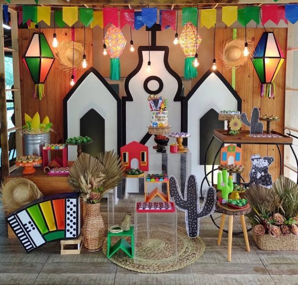 Decoração de mesa junina: dicas para um visual rústico e farto