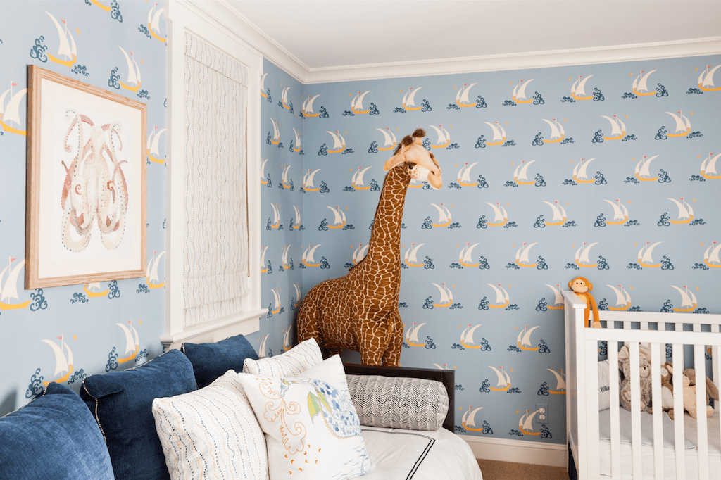 decoração quarto bebê com madeira clara