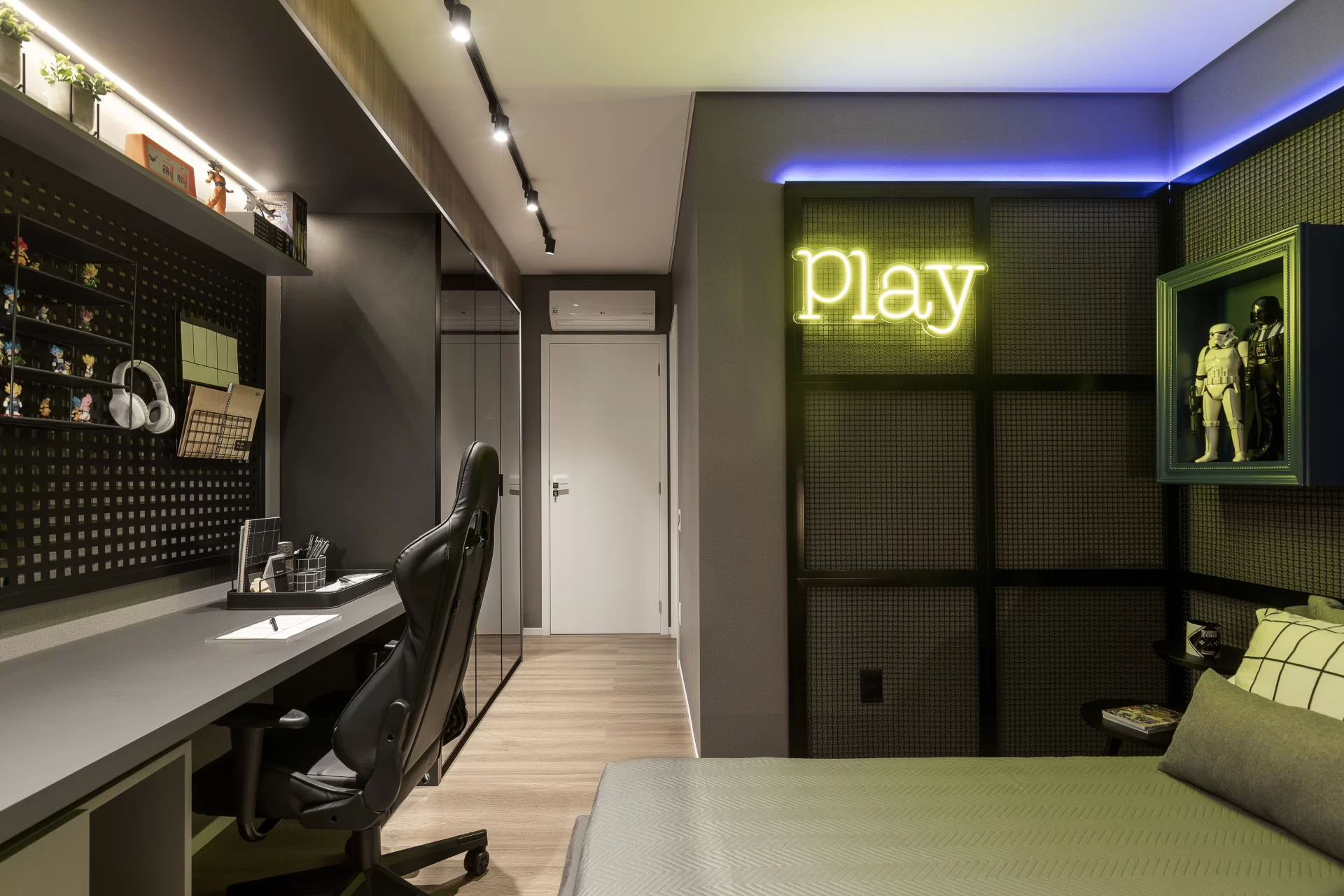 quarto gamer com led azul