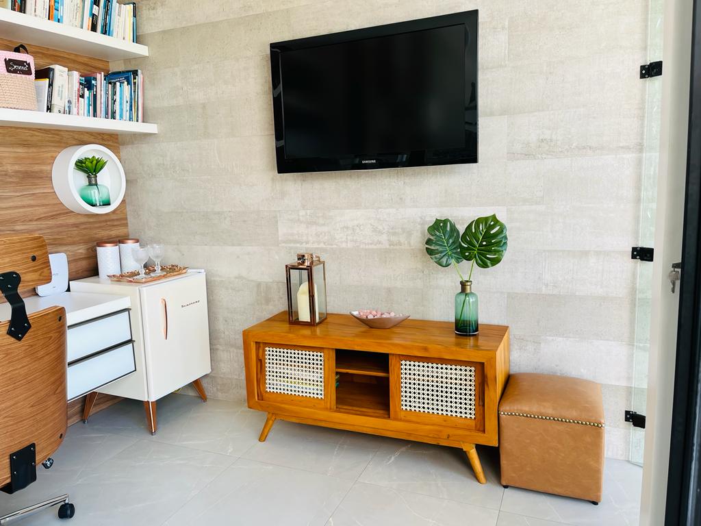 plantas naturais vs artificiais rack sala pequena qual escolher