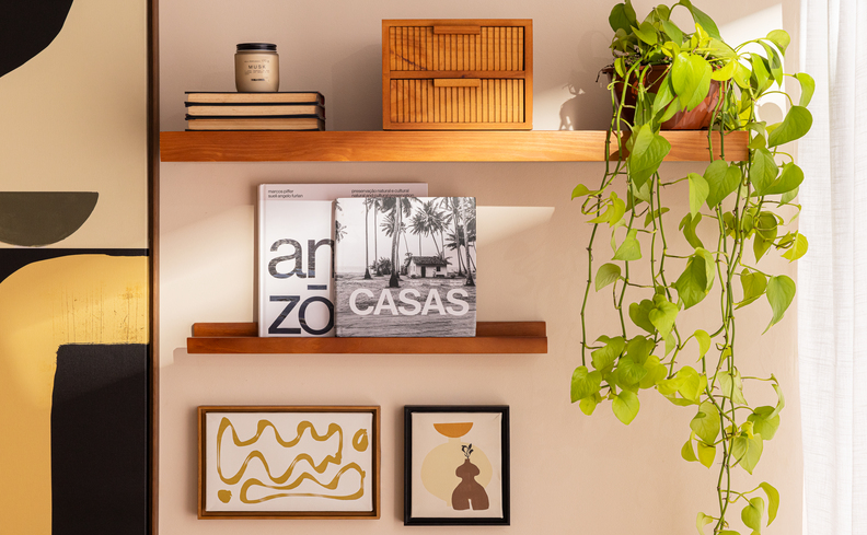 plantas naturais vs artificiais rack sala pequena qual escolher