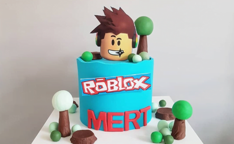erros comuns ao decorar festa Roblox