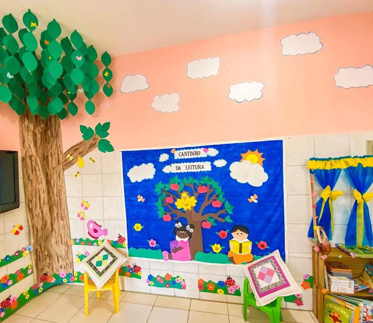móveis montessori para leitura infantil