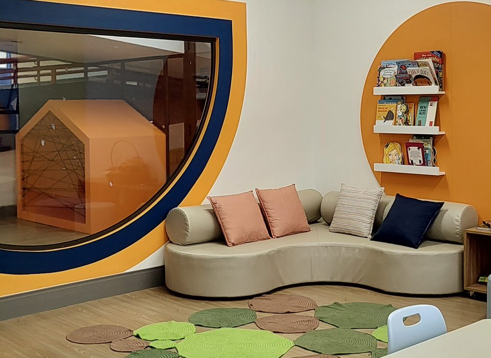 estantes criativas para livros infantis
