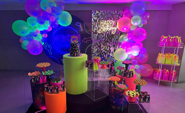 decoração de festa de 18 anos simples vs elaborada