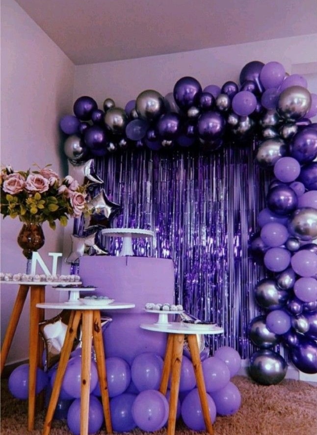 decoração simples com balões para festa de 18 anos