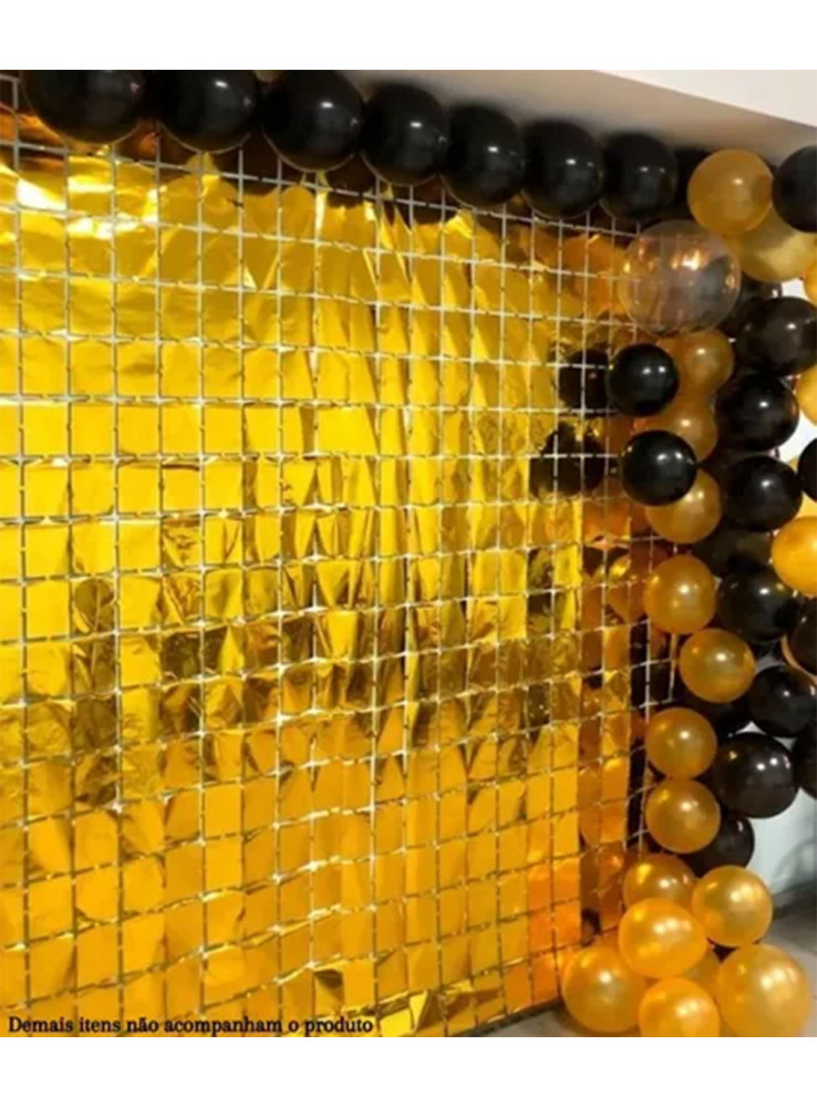 como usar cortina metalizada dourada na decoração
