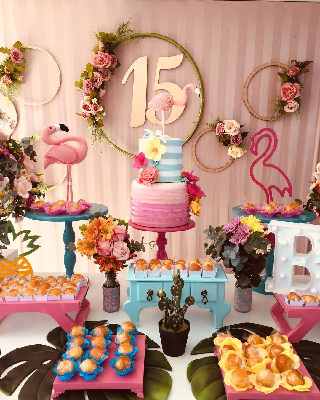 decoração simples de aniversário de 15 anos