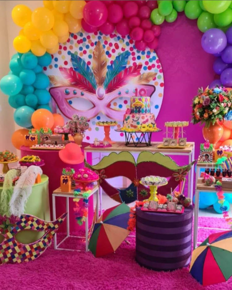 como fazer painel de papel crepom para aniversário de carnaval