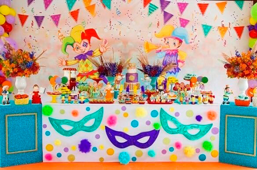 decoração de carnaval simples vs decoração elaborada para aniversário