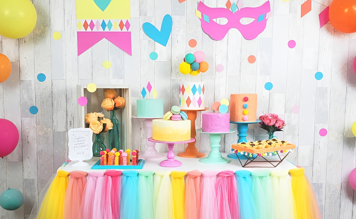 como fazer painel de papel crepom para aniversário de carnaval