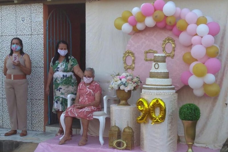 ideias de decoração simples para quarto de idosa