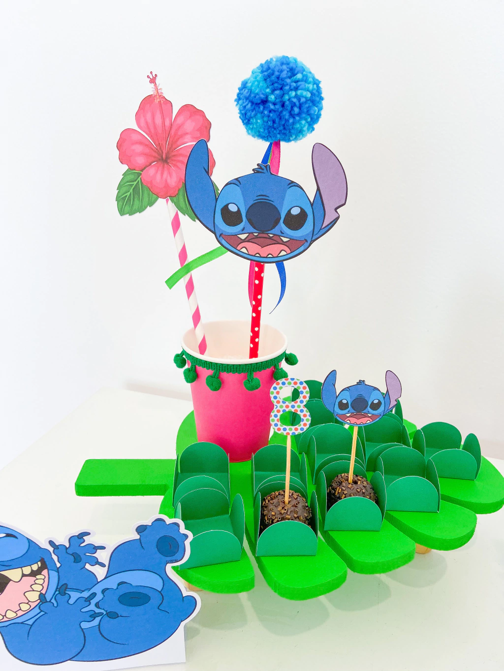 ideias criativas de decoração de quarto com tema Stitch