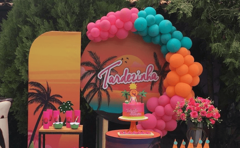 decoração tardezinha na piscina tropical