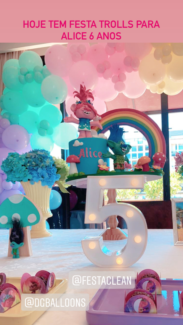 decoração trolls colorida