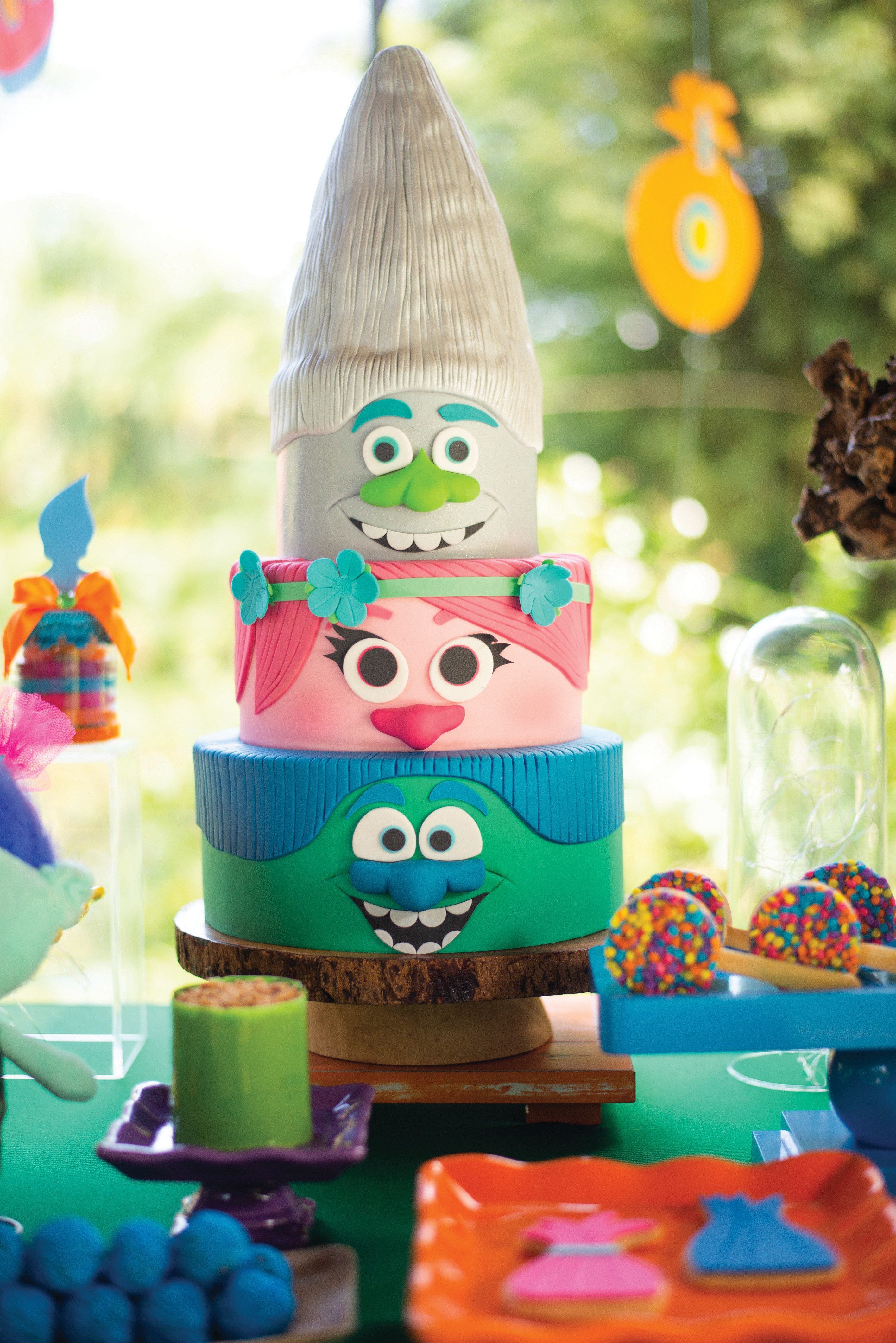 decoração trolls arco-íris