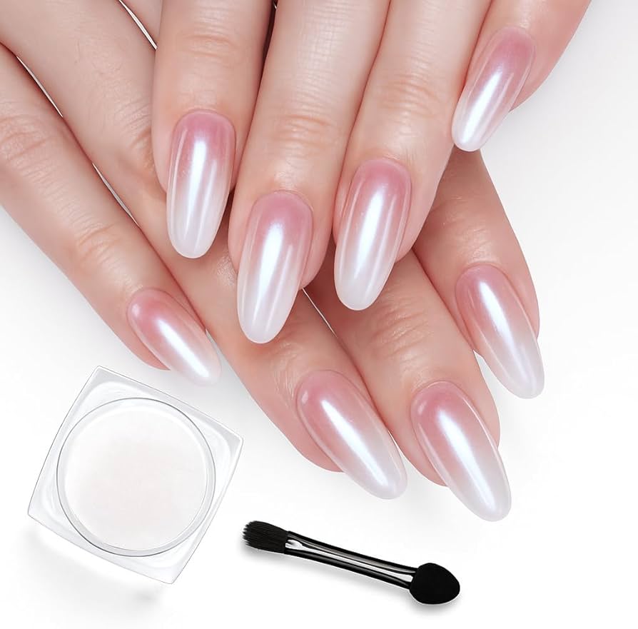 Unhas de gel brancas com traços finos