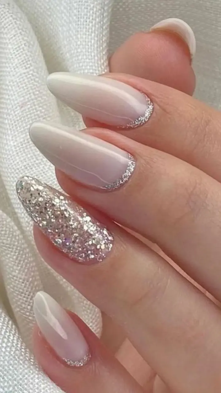 Unhas de gel brancas para ano novo