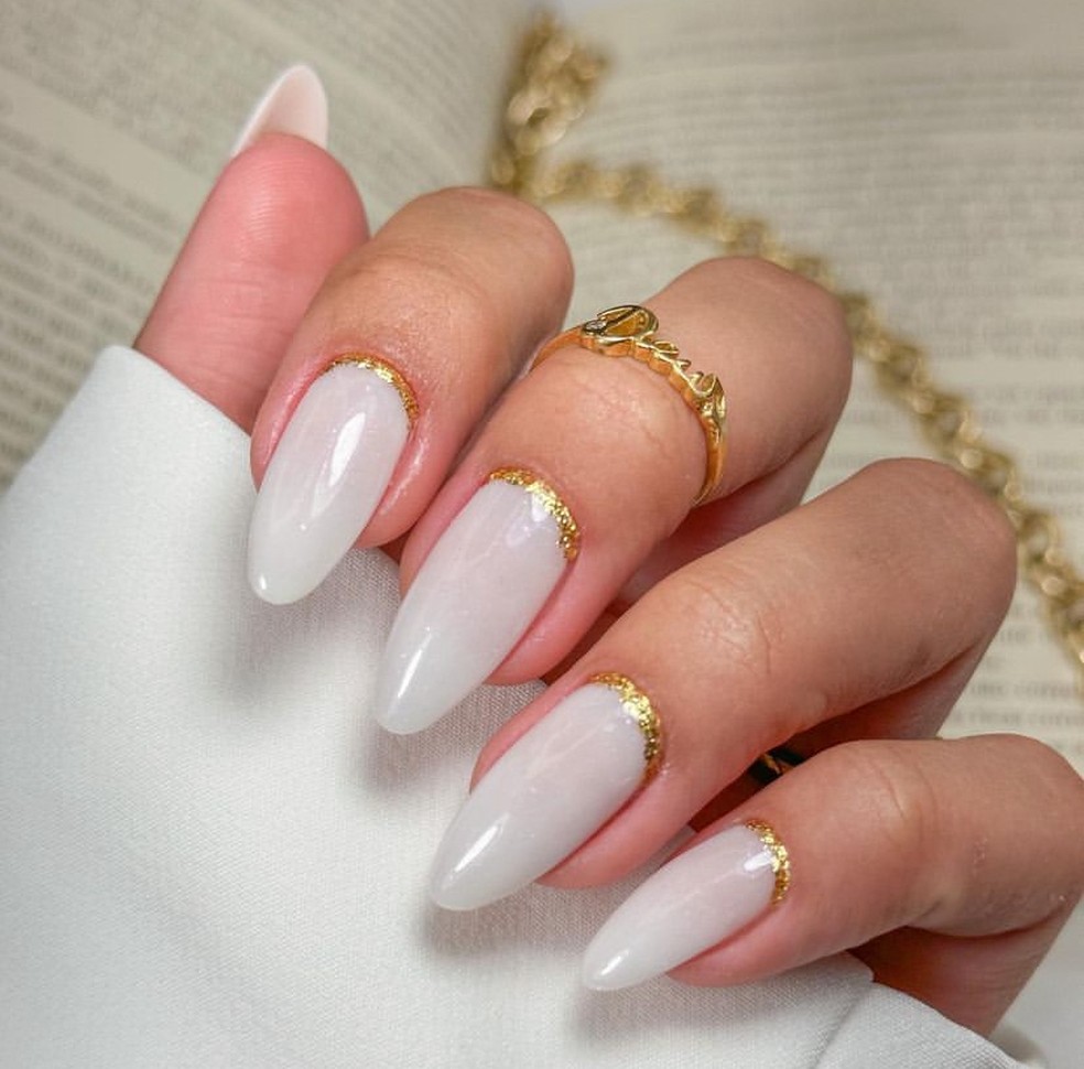 Unhas de gel brancas foscas